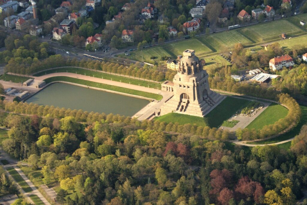 Völkerschlachtdenkmal Leipzig aus der Luft